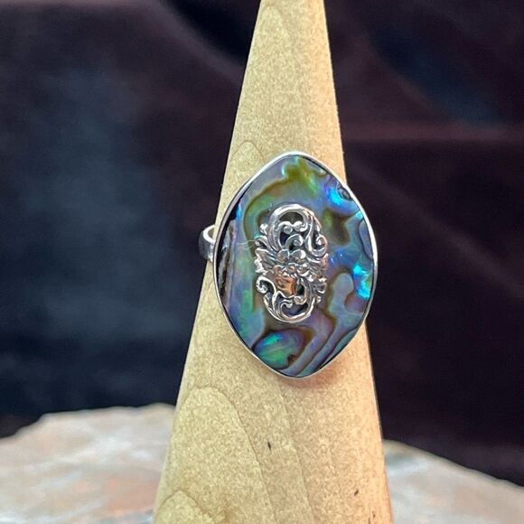 Abalone Shell Sterling Silver Ring with Floral Details - Picture 5 of 10